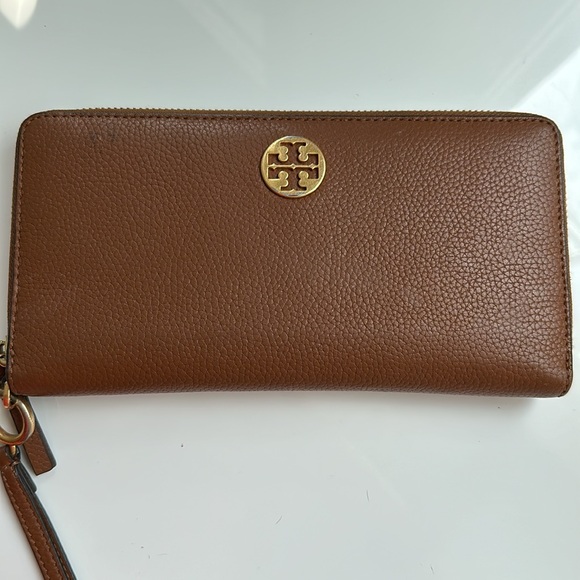 TORY BURCH Leather Wallet & Tote Bag. - Picture 3 of 16